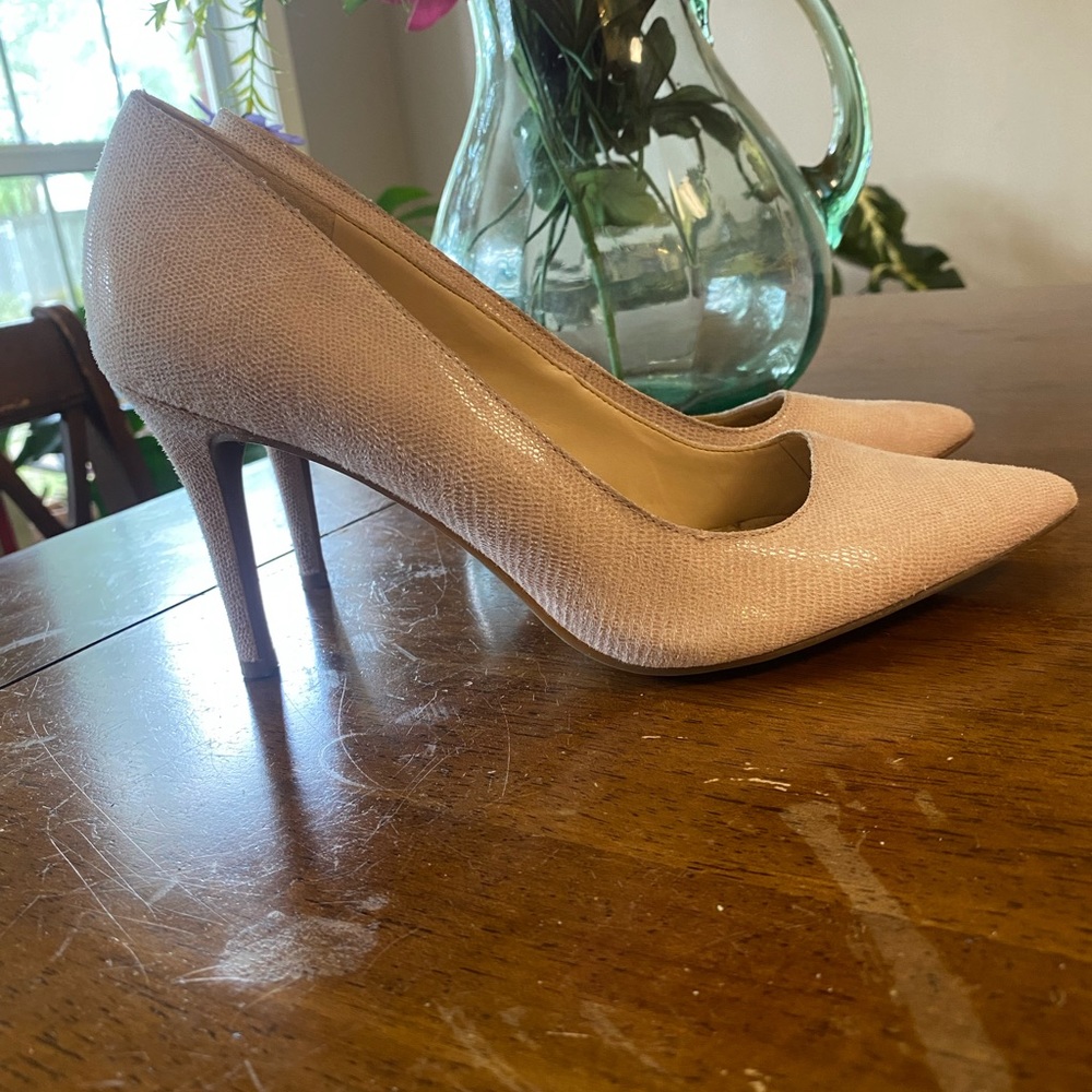 Beautiful Jessica Simpson pumps